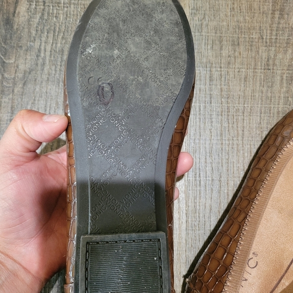 Vionic Women's Brown Croc-Embossed Flats - Picture 10 of 10